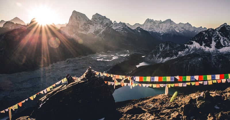 Gravir l’Everest sans guide : ce qu’il faut savoir avant de se lancer